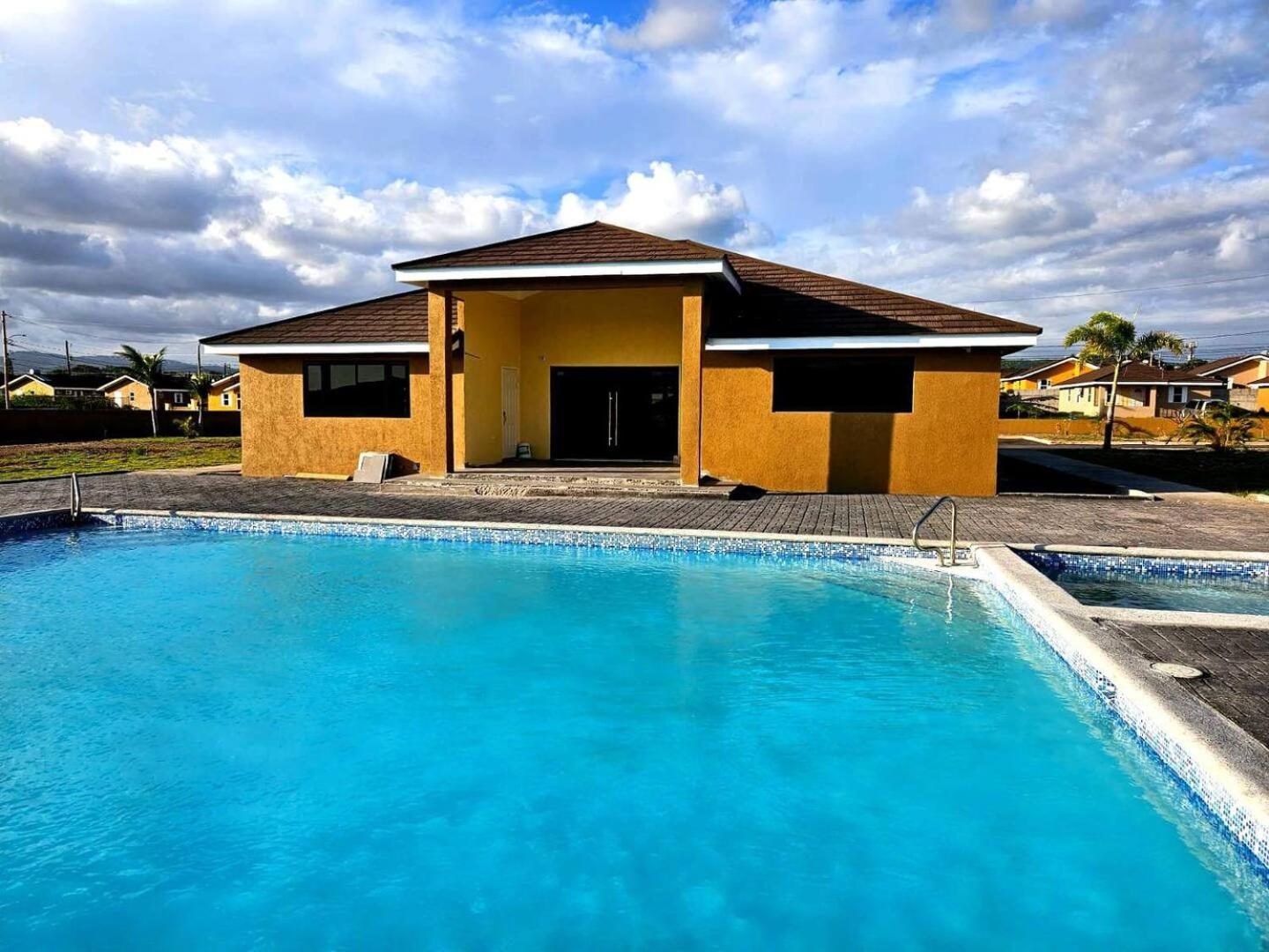 Bellarose At Colbeck ,Gated With Pool, Stylishly Modern Villa Old Harbour Exteriör bild