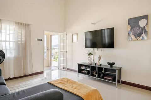 Bellarose At Colbeck ,Gated With Pool, Stylishly Modern Villa Old Harbour Exteriör bild