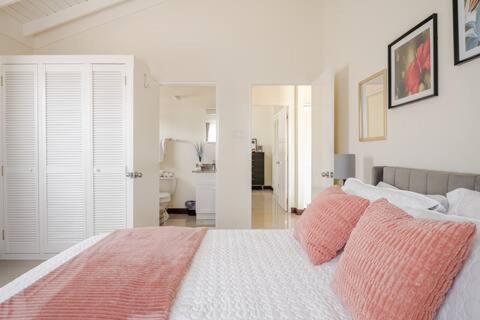 Bellarose At Colbeck ,Gated With Pool, Stylishly Modern Villa Old Harbour Exteriör bild
