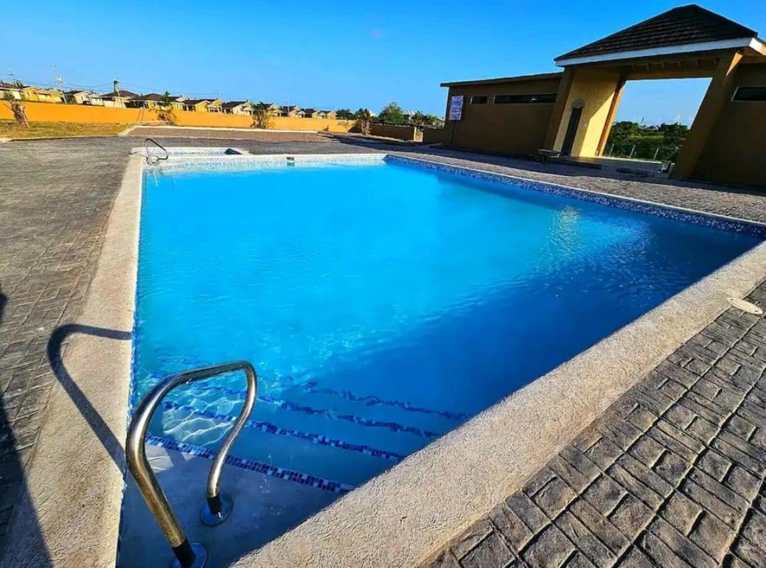 Bellarose At Colbeck ,Gated With Pool, Stylishly Modern Villa Old Harbour Exteriör bild